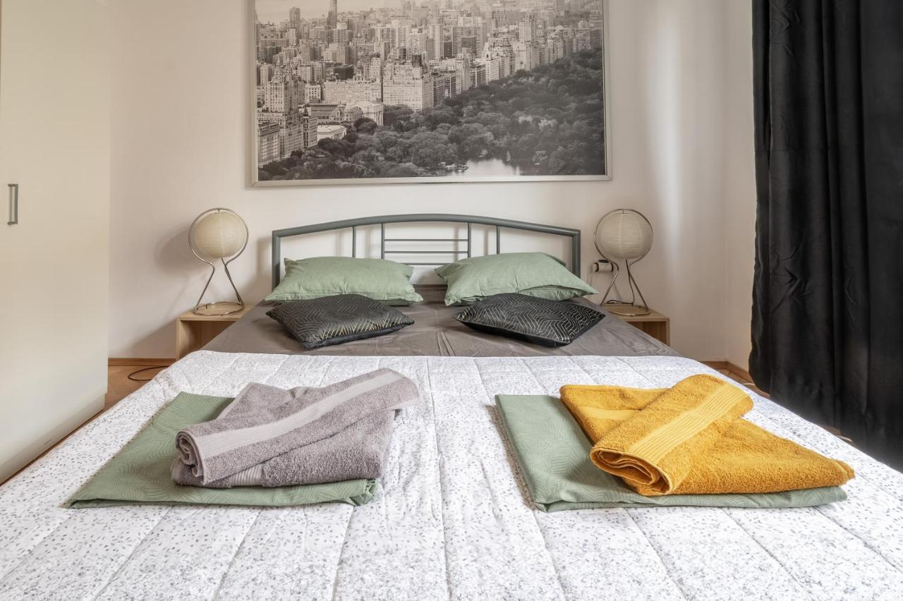 Vivid Condo By Ndk And Vitosha Blvd With Free Secured Parking And Ac Sofia Exterior foto