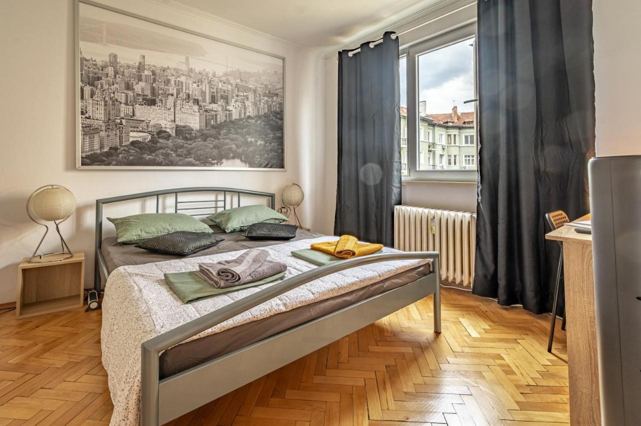 Vivid Condo By Ndk And Vitosha Blvd With Free Secured Parking And Ac Sofia Exterior foto